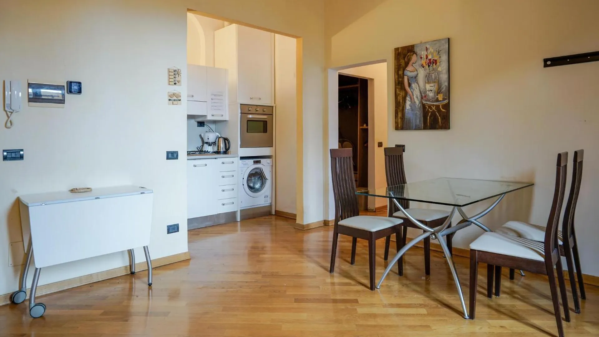 2 Bedroom Cozy Apartment In Firenze