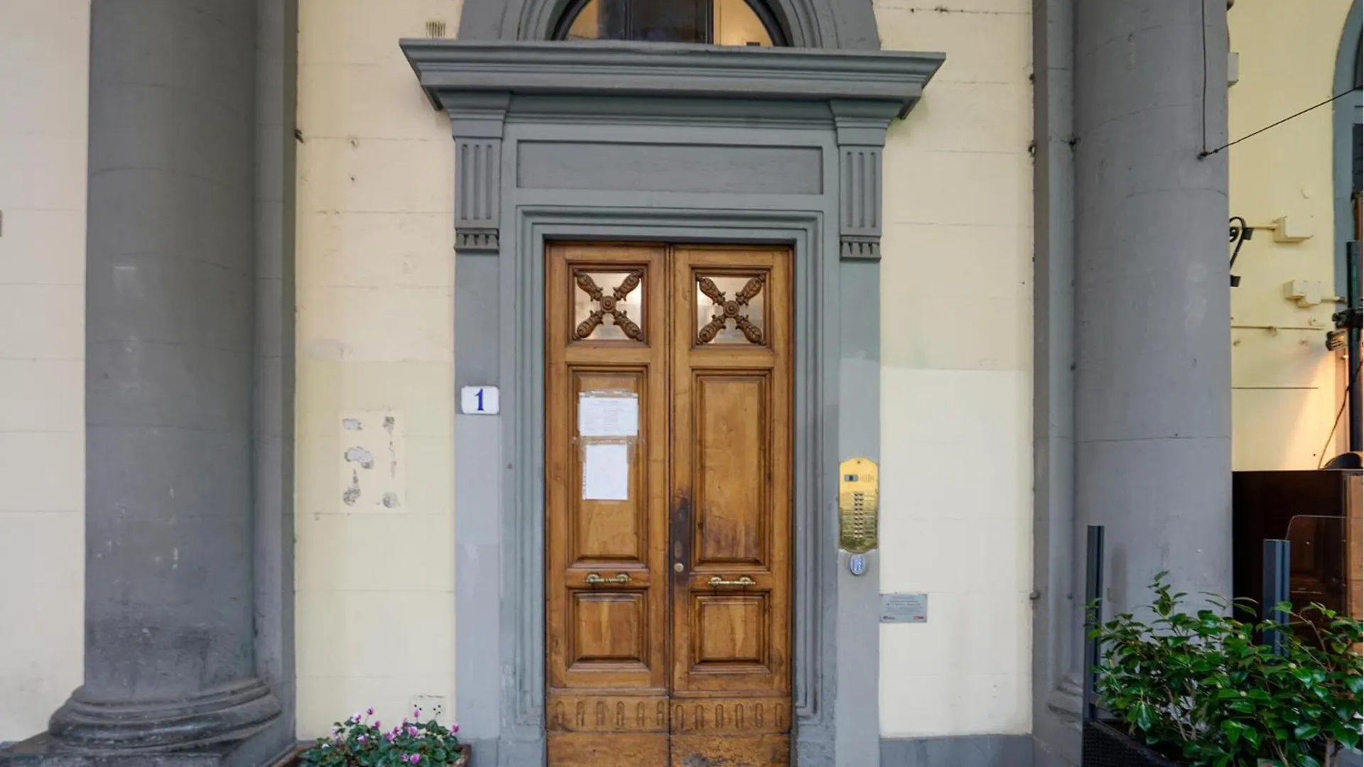 2 Bedroom Cozy Apartment In Firenze